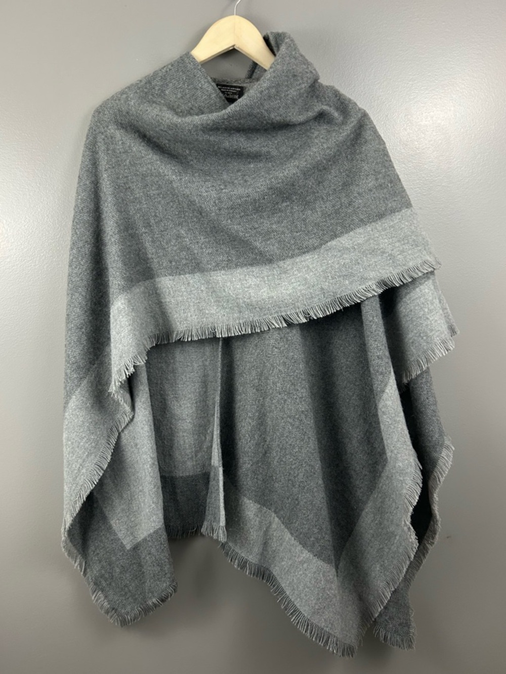 FRAAS Grey Colour Block Trim Fringe Cape Poncho Shawl Wrap Ruana Size OS - Picture 5 of 9